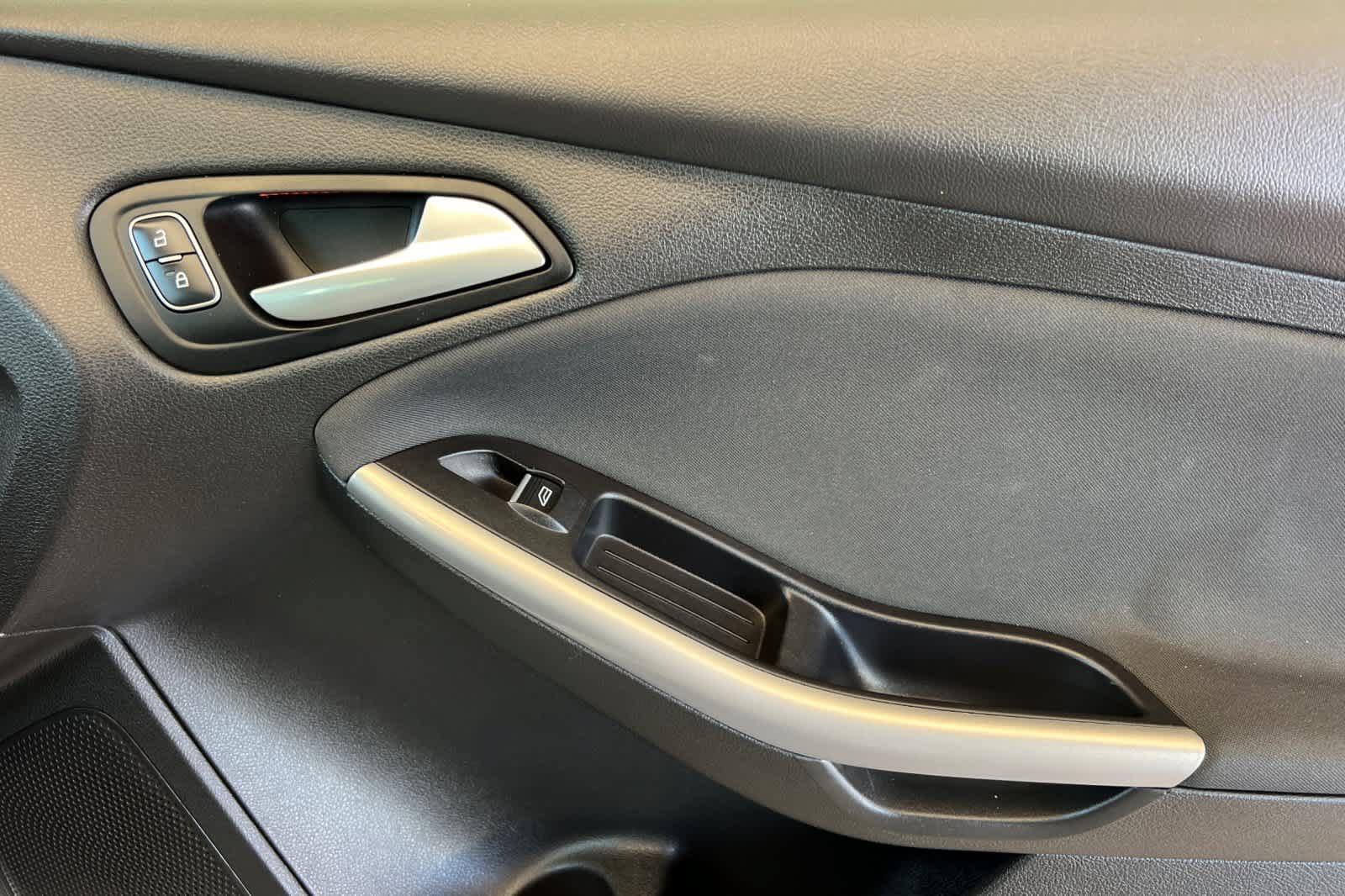Used 2016 Ford Focus Titanium FWD image 18