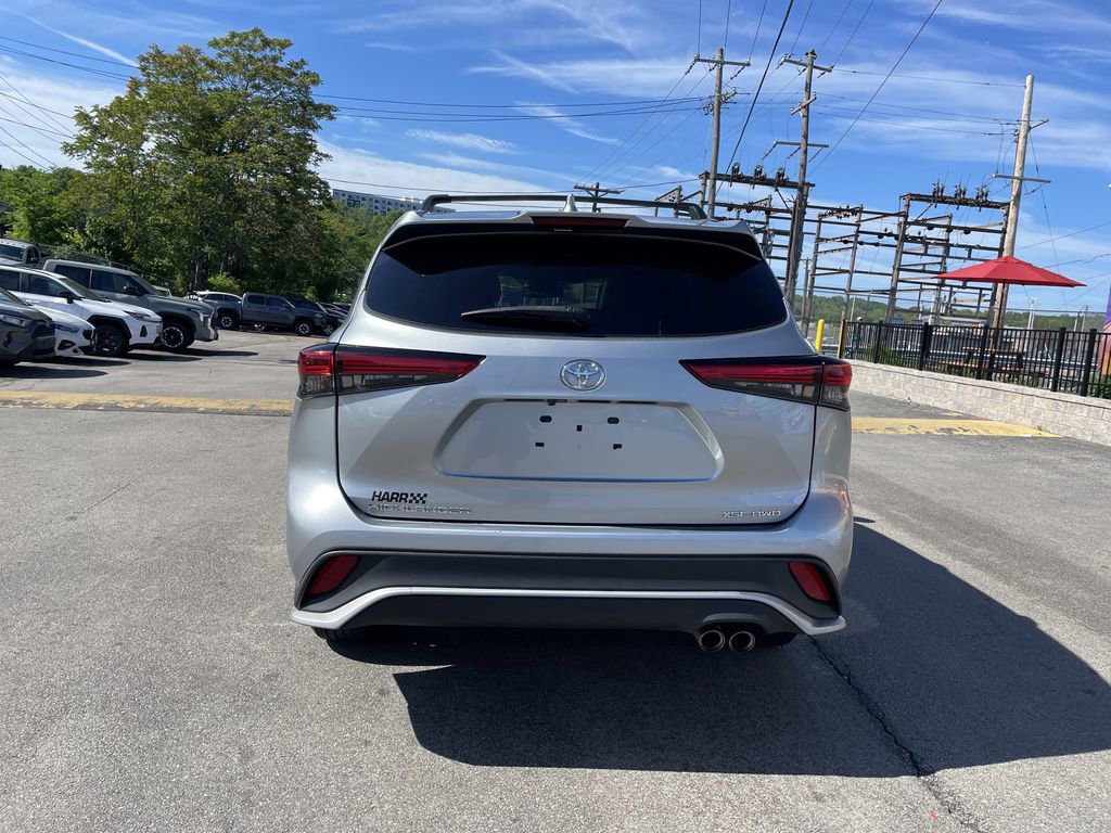 Used 2022 Toyota Highlander XSE AWD/4WD image 4