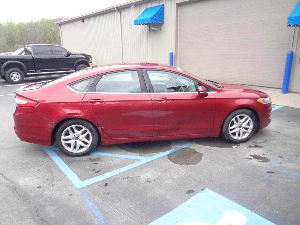 Used 2016 Ford Fusion SE FWD image 7
