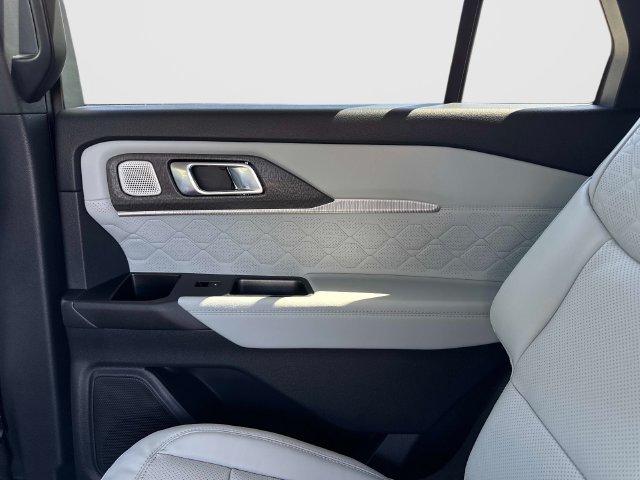 New 2027 Ford Explorer Platinum w/ 3.0L Ultimate Package RWD image 16