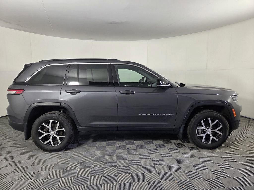 Certified 2025 Jeep Grand Cherokee Limited w/ MOPAR Finishing Package AWD/4WD image 6