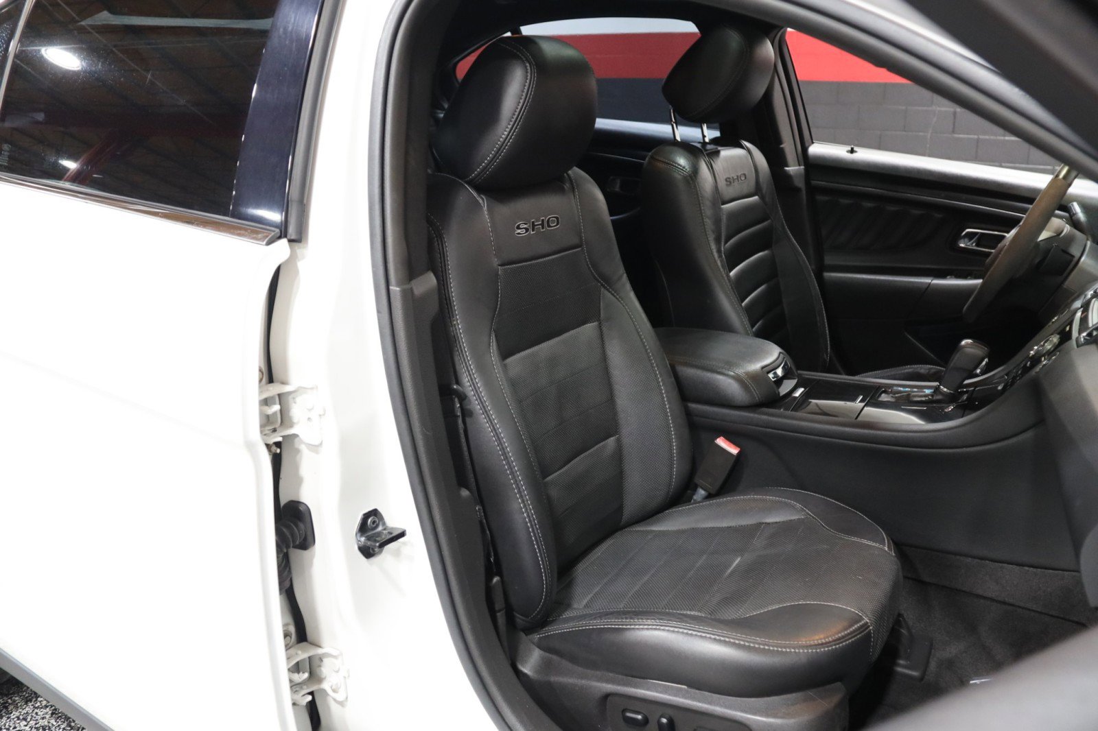 Used 2013 Ford Taurus SHO image 43