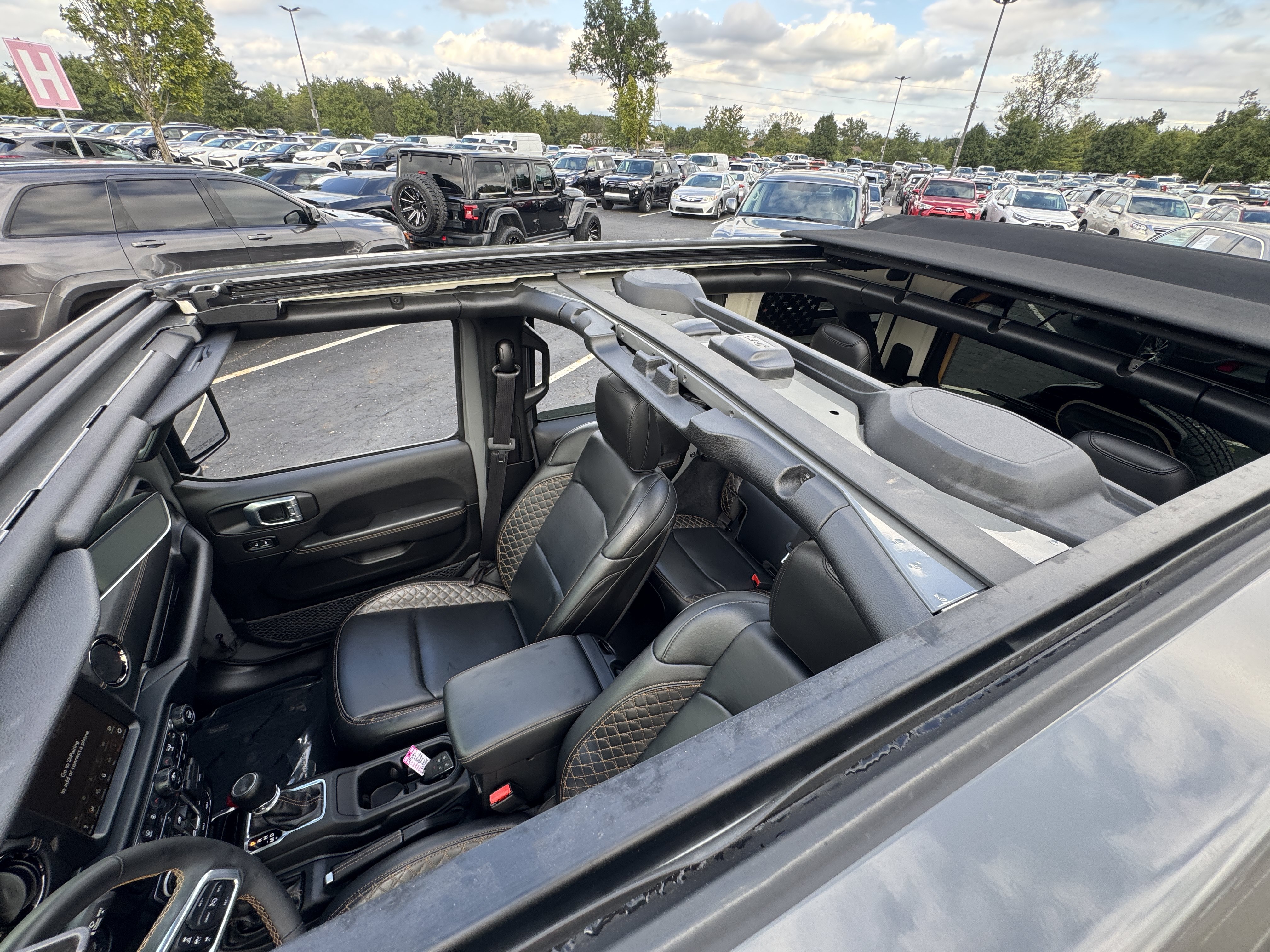 Used 2023 Jeep Wrangler Unlimited Sahara AWD/4WD image 29