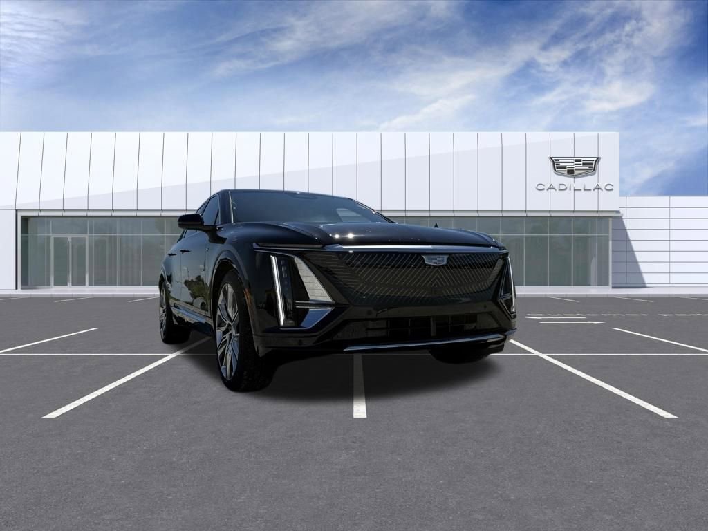 Certified 2025 Cadillac Lyriq Luxury AWD/4WD image 8