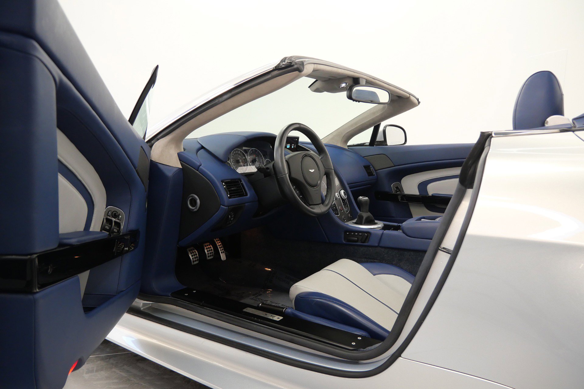 Used 2017 Aston Martin V12 Vantage S RWD image 21