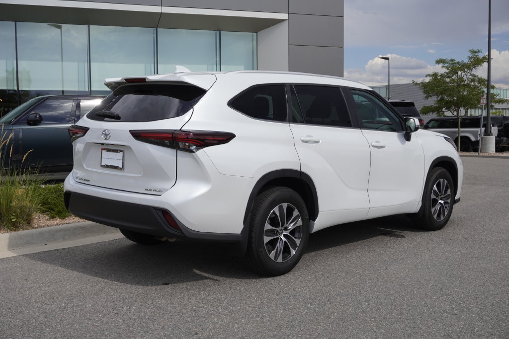 Used 2026 Toyota Highlander Limited AWD/4WD image 4