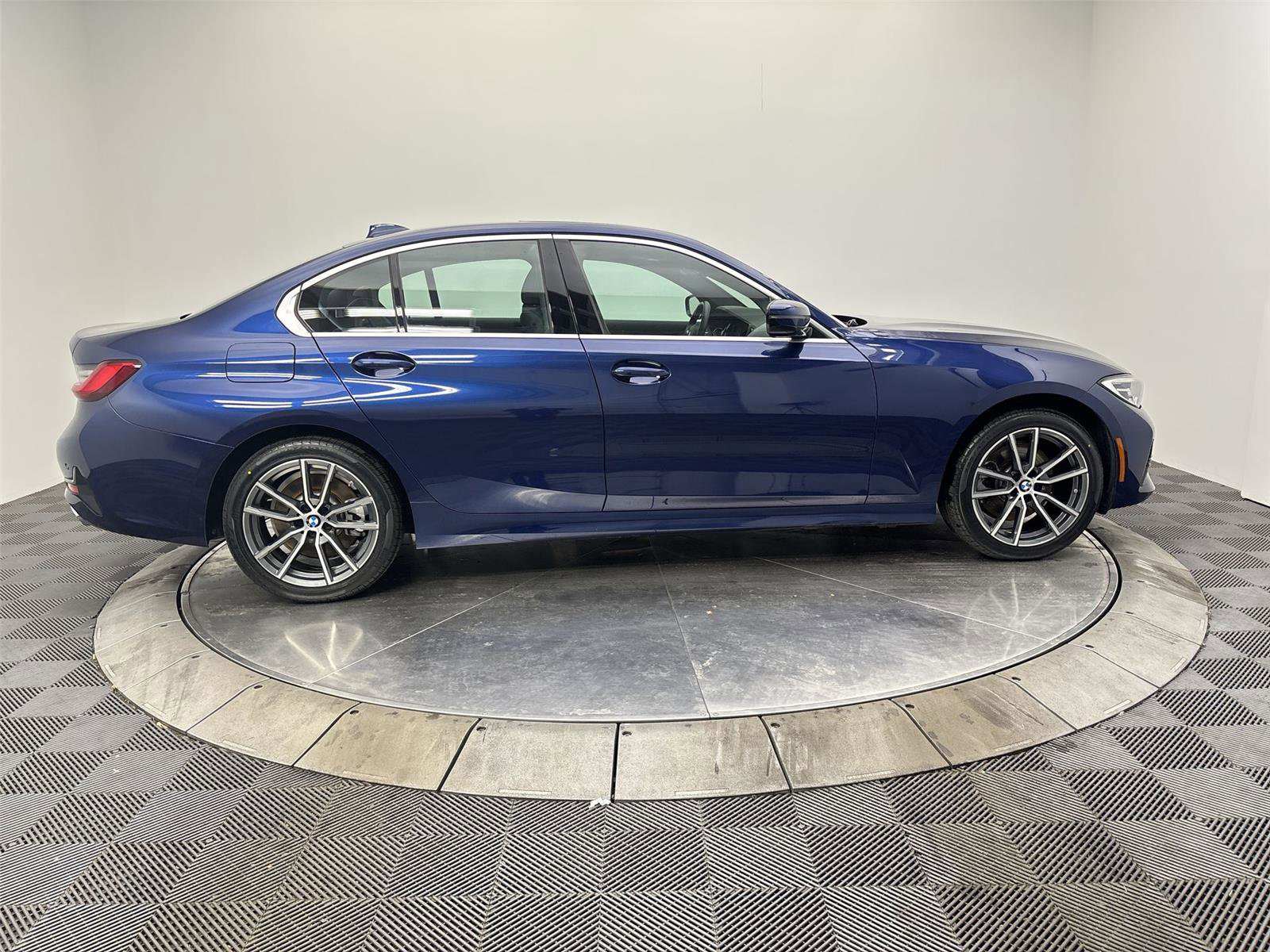 Used 2020 BMW 330i xDrive Sedan w/ Convenience Package image 17