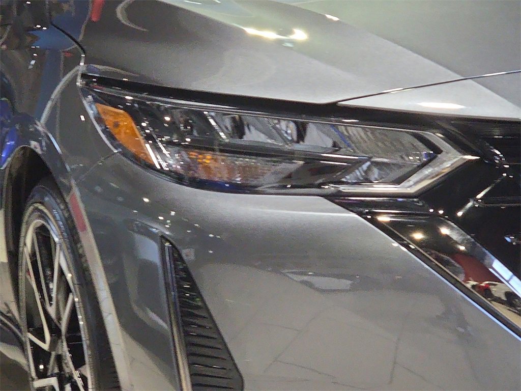 Used 2025 Nissan Sentra SR image 9