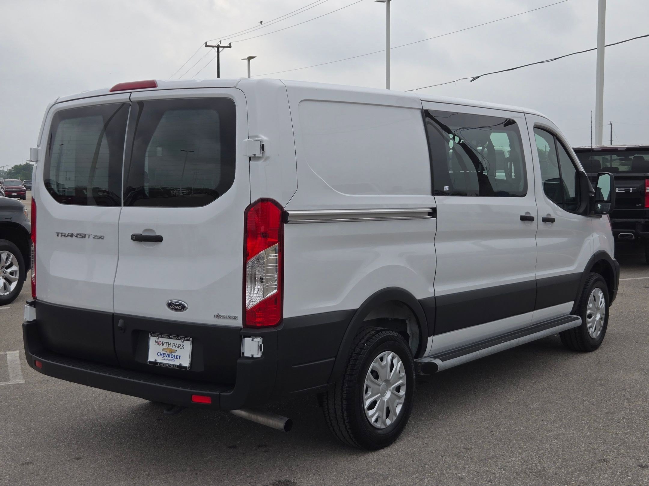 Used 2025 Ford Transit 250 Low Roof w/ Exterior Upgrade Package RWD image 3