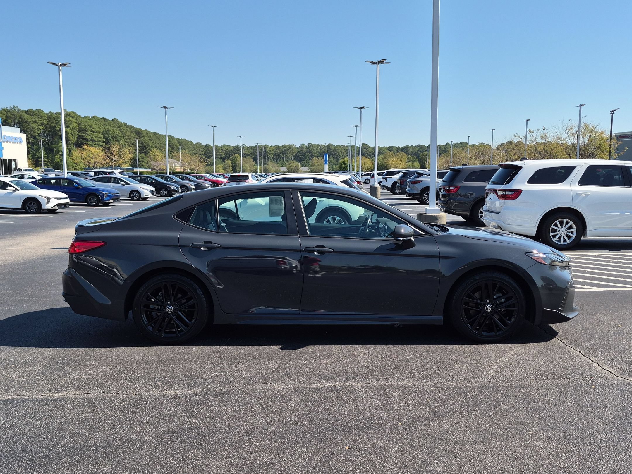Used 2025 Toyota Camry SE FWD image 2