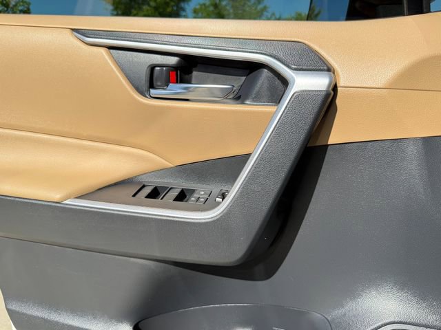 Used 2021 Toyota RAV4 XLE w/ Convenience Package image 23