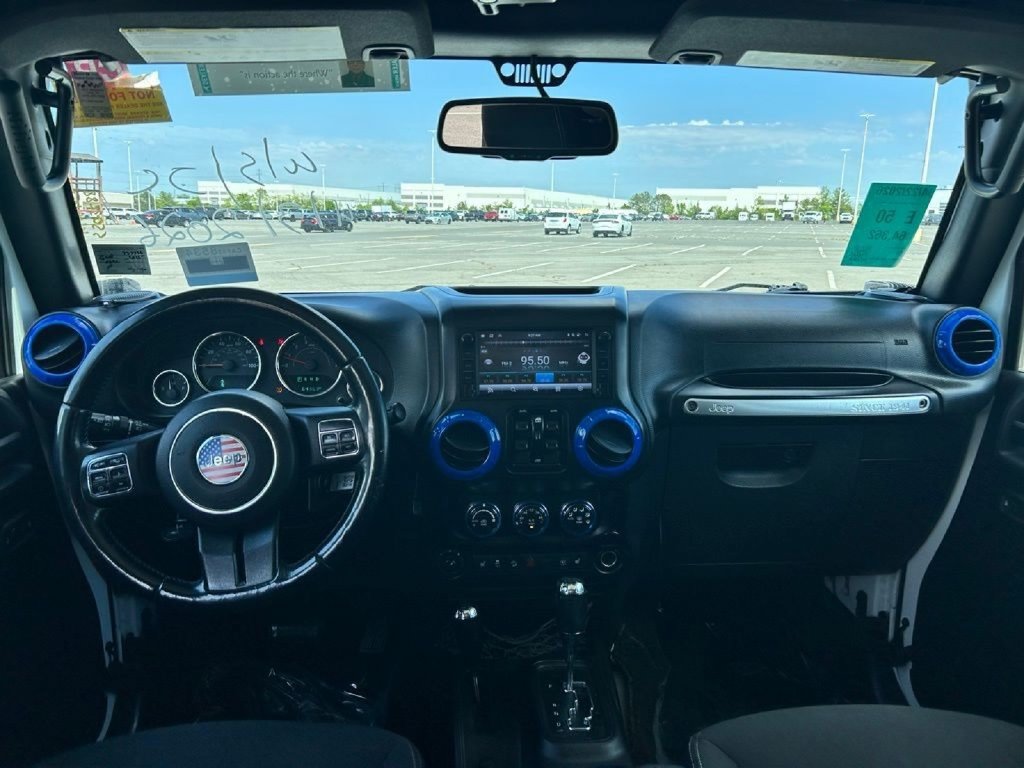 Used 2015 Jeep Wrangler Unlimited Rubicon w/ Connectivity Group AWD/4WD image 19