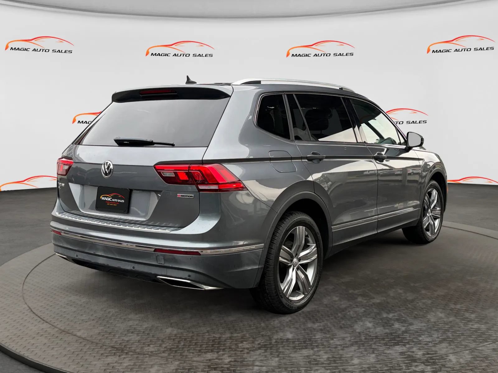 Used 2019 Volkswagen Tiguan SEL Premium w/ 3rd Row Seat Package AWD/4WD image 10