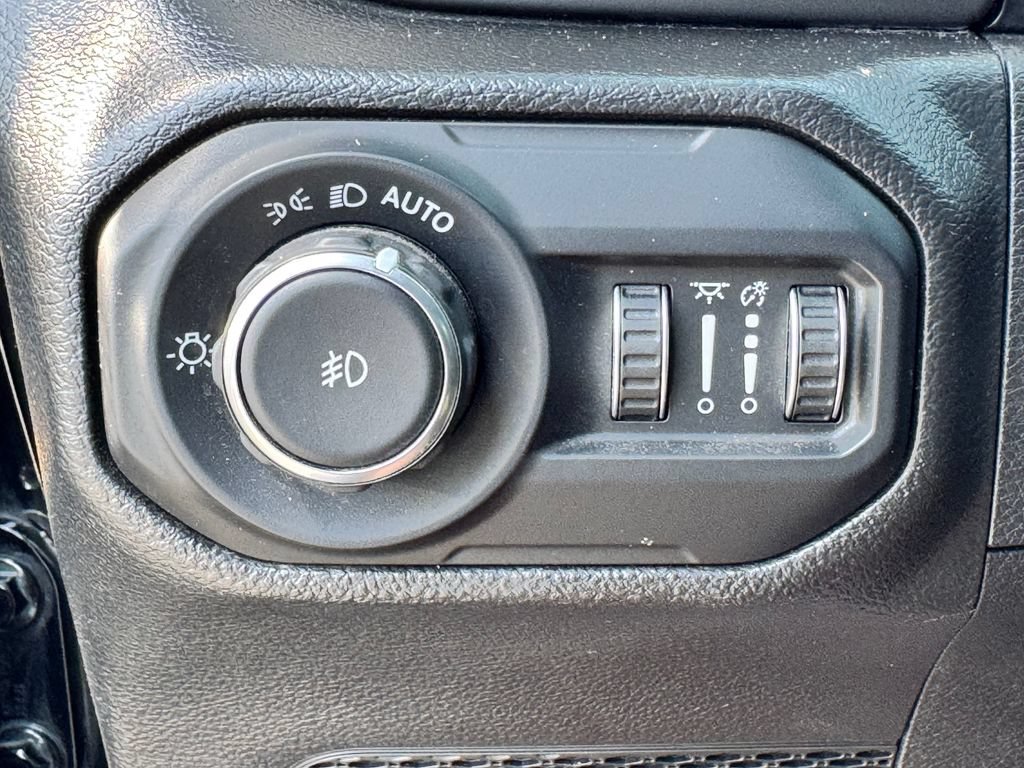 Used 2022 Jeep Wrangler Sport AWD/4WD image 29