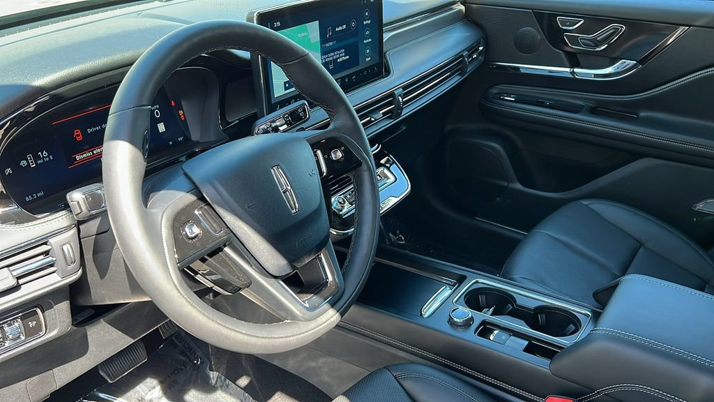 New 2025 Lincoln Corsair Reserve w/ Jet Appearance Package AWD/4WD image 18