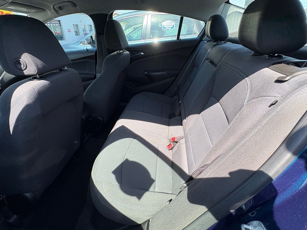 Used 2019 Chevrolet Cruze LT w/ Convenience Package FWD image 11