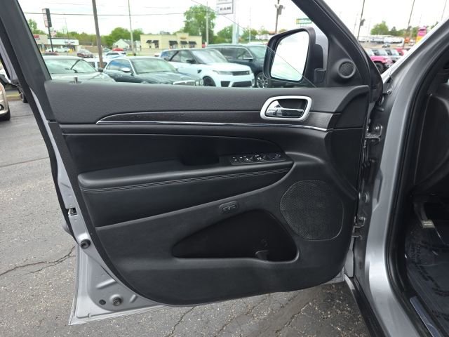 Used 2018 Jeep Grand Cherokee Limited AWD/4WD image 9