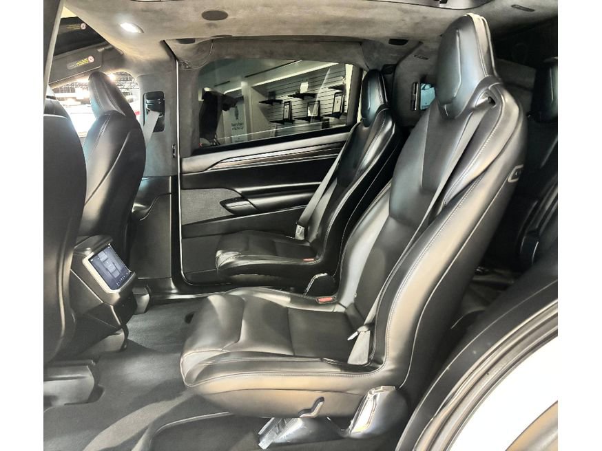 Used 2024 Tesla Model X image 23