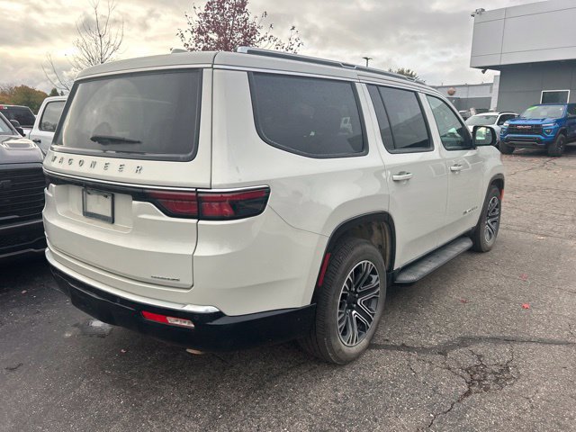 Used 2022 Jeep Wagoneer Series III AWD/4WD image 4