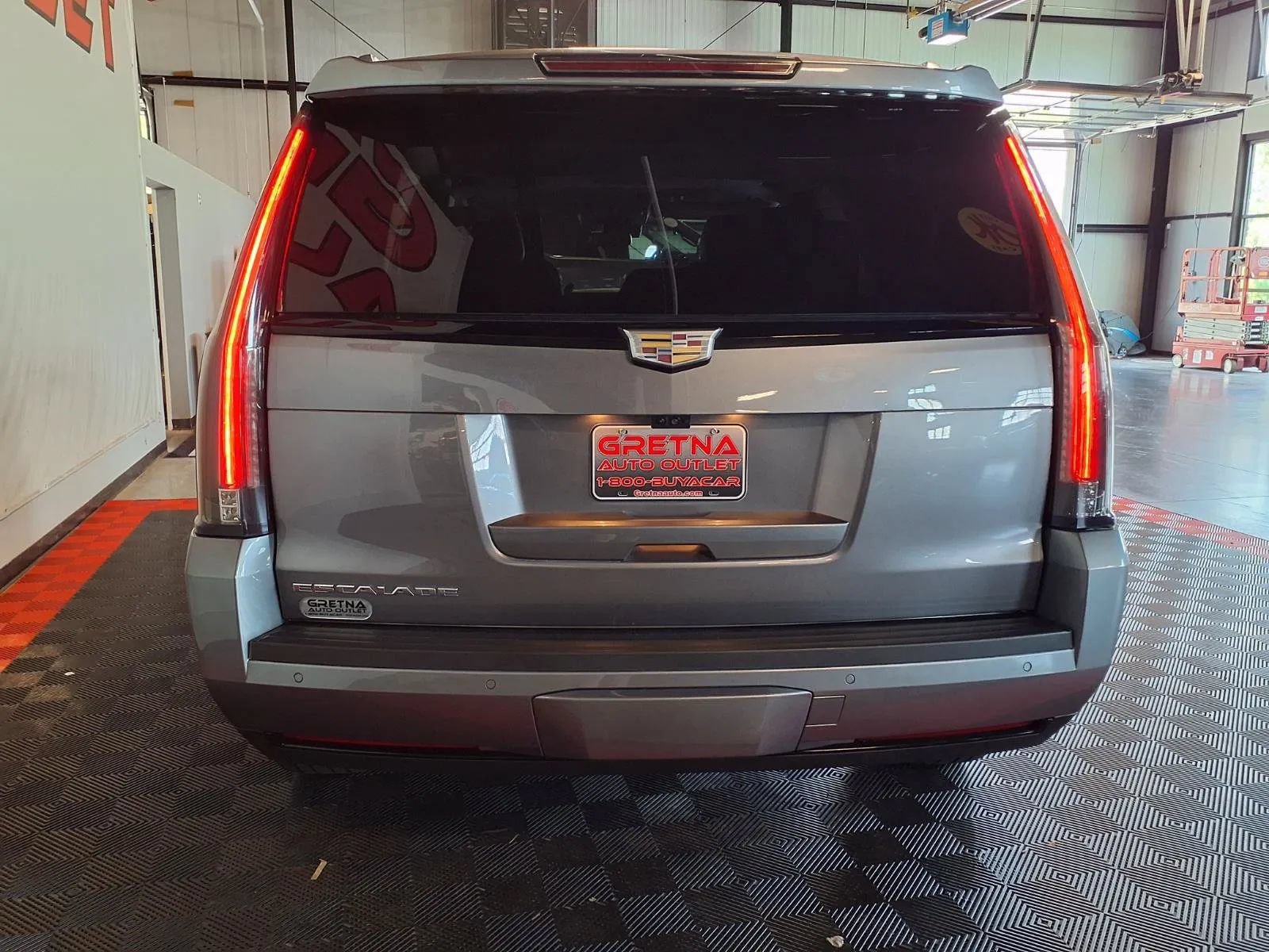 Used 2020 Cadillac Escalade Luxury w/ Escalade Sport Edition AWD/4WD image 6