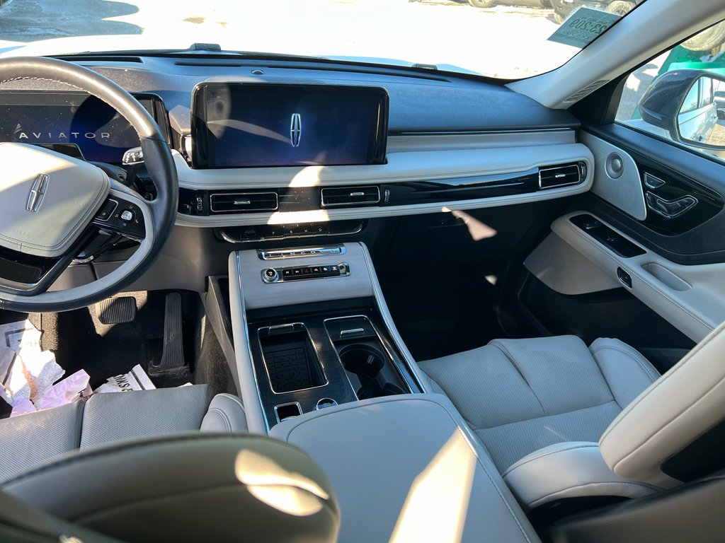 Used 2025 Lincoln Aviator Reserve w/ Equipment Group 201A image 9