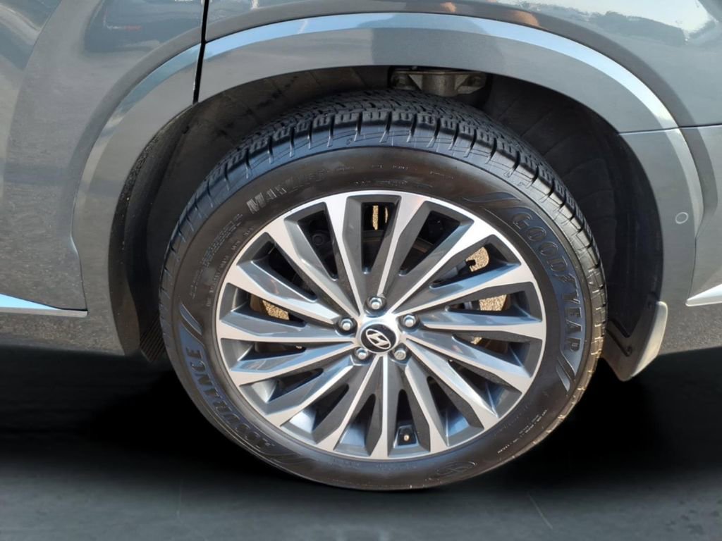 Used 2023 Hyundai Palisade Calligraphy image 11