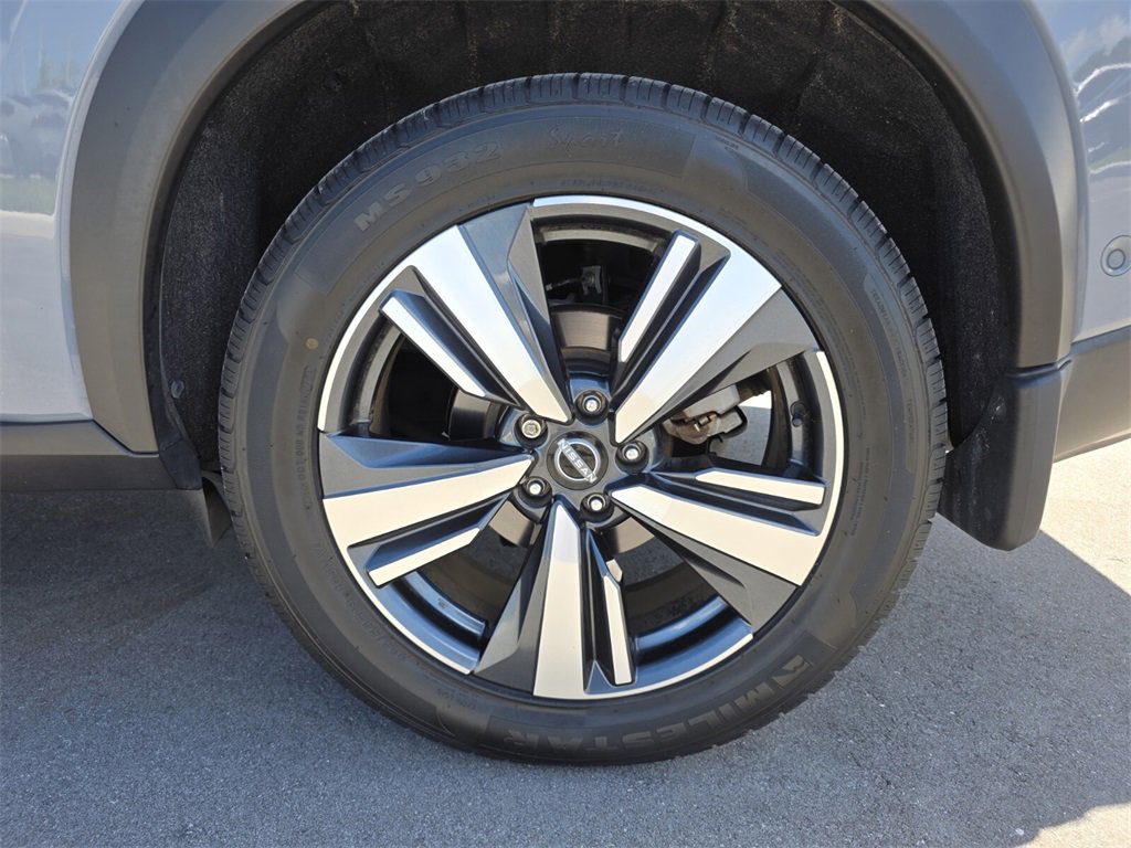 Used 2022 Nissan Rogue Platinum w/ Head-Up Display Package image 16