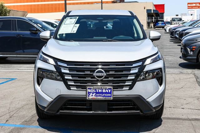 Used 2024 Nissan Rogue SV AWD/4WD image 2