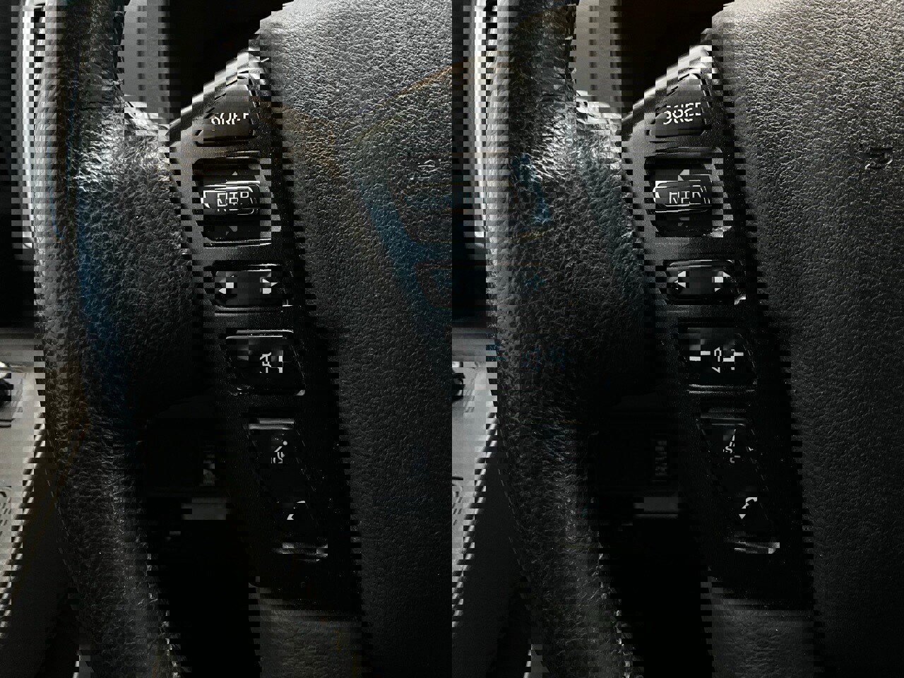 Used 2022 Nissan Frontier SV image 34