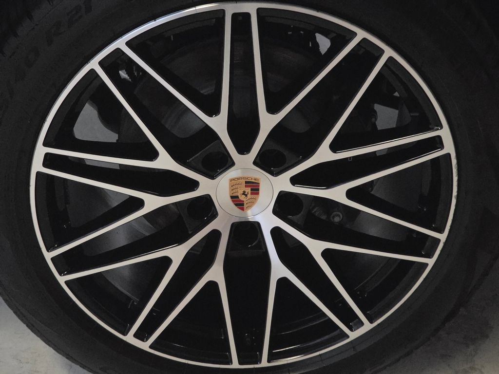 Certified 2026 Porsche Cayenne AWD/4WD image 13