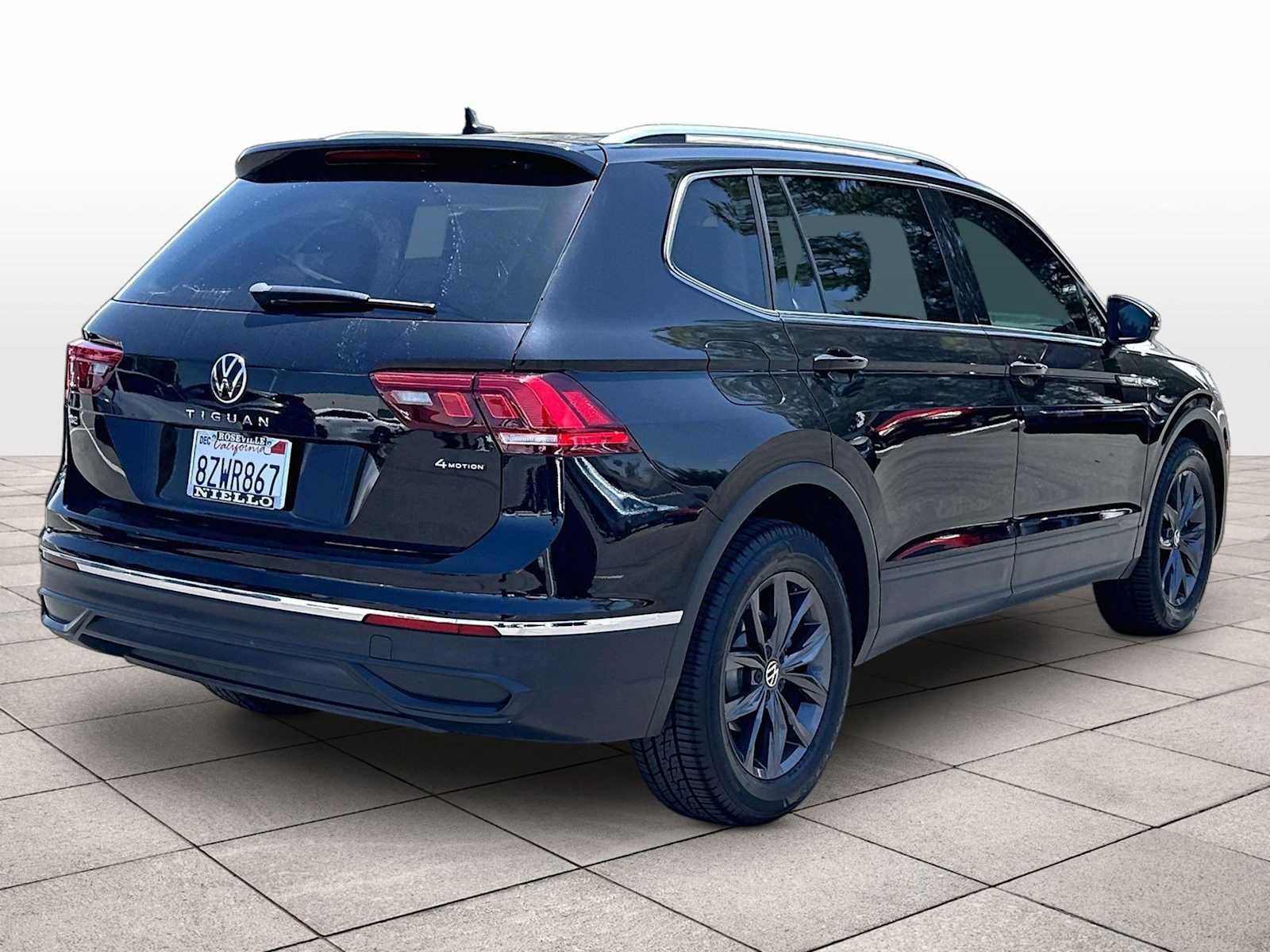 Used 2022 Volkswagen Tiguan SE AWD/4WD image 15