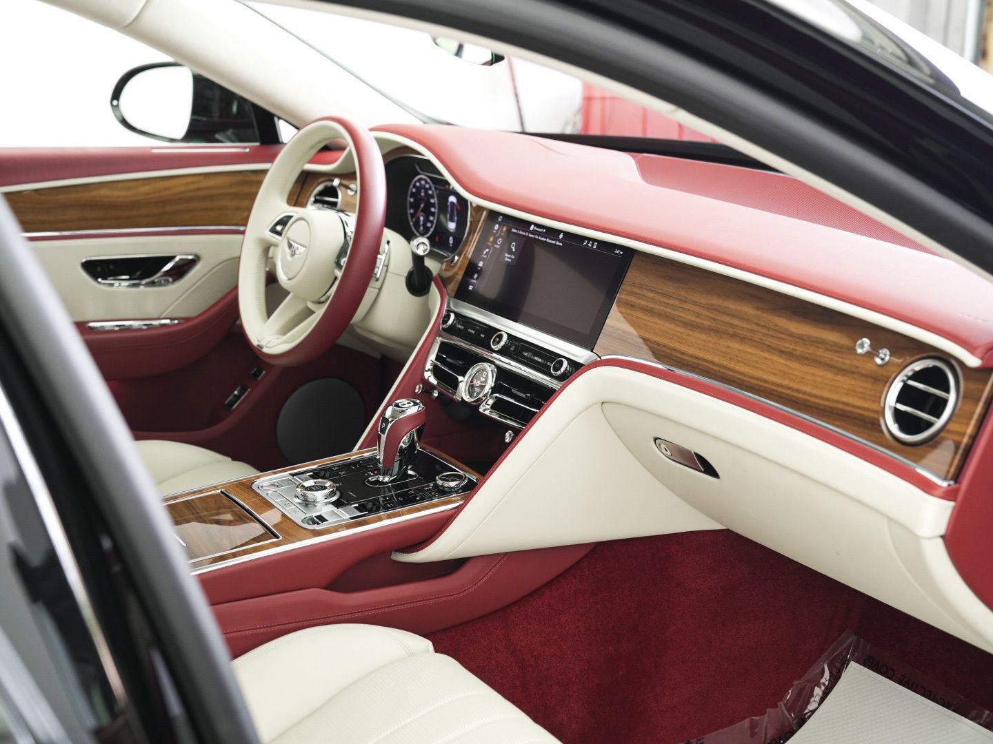 Used 2023 Bentley Flying Spur V8 image 53