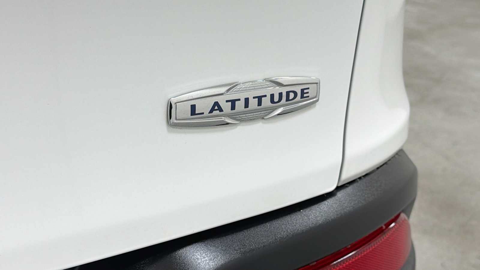 Used 2017 Jeep Cherokee Latitude AWD/4WD image 28
