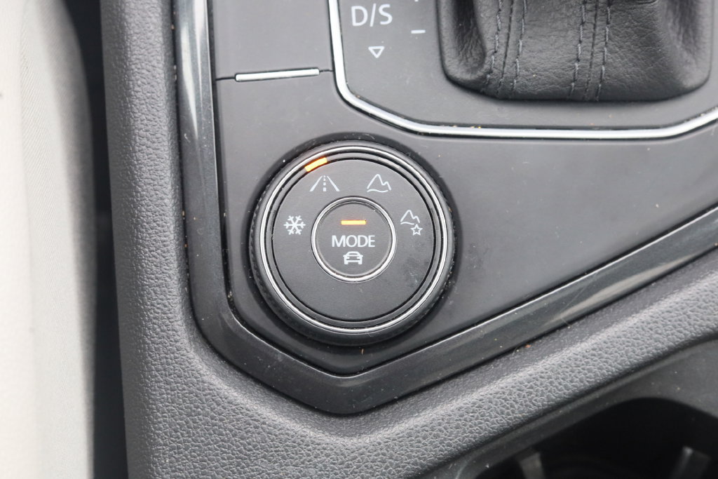 Used 2019 Volkswagen Tiguan SE w/ Panoramic Sunroof Package AWD/4WD image 27