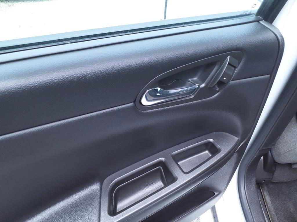 Used 2012 Chevrolet Impala LT w/ LT Sunroof Package FWD image 6