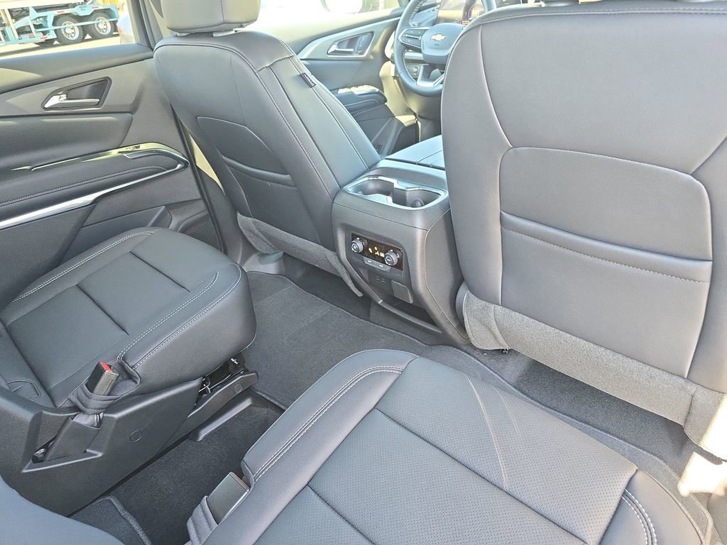New 2026 Chevrolet Traverse LT w/ Sun and Wheel Package FWD image 11