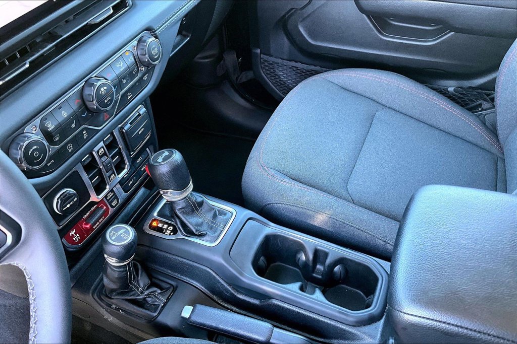 Certified 2025 Jeep Wrangler Unlimited Rubicon w/ Convenience Group AWD/4WD image 10