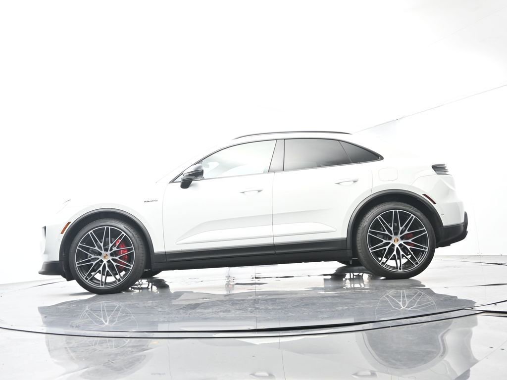 Certified 2025 Porsche Macan 4S Electric AWD/4WD image 43