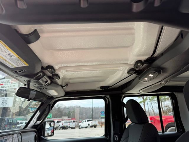 Used 2024 Jeep Gladiator Sport AWD/4WD image 19
