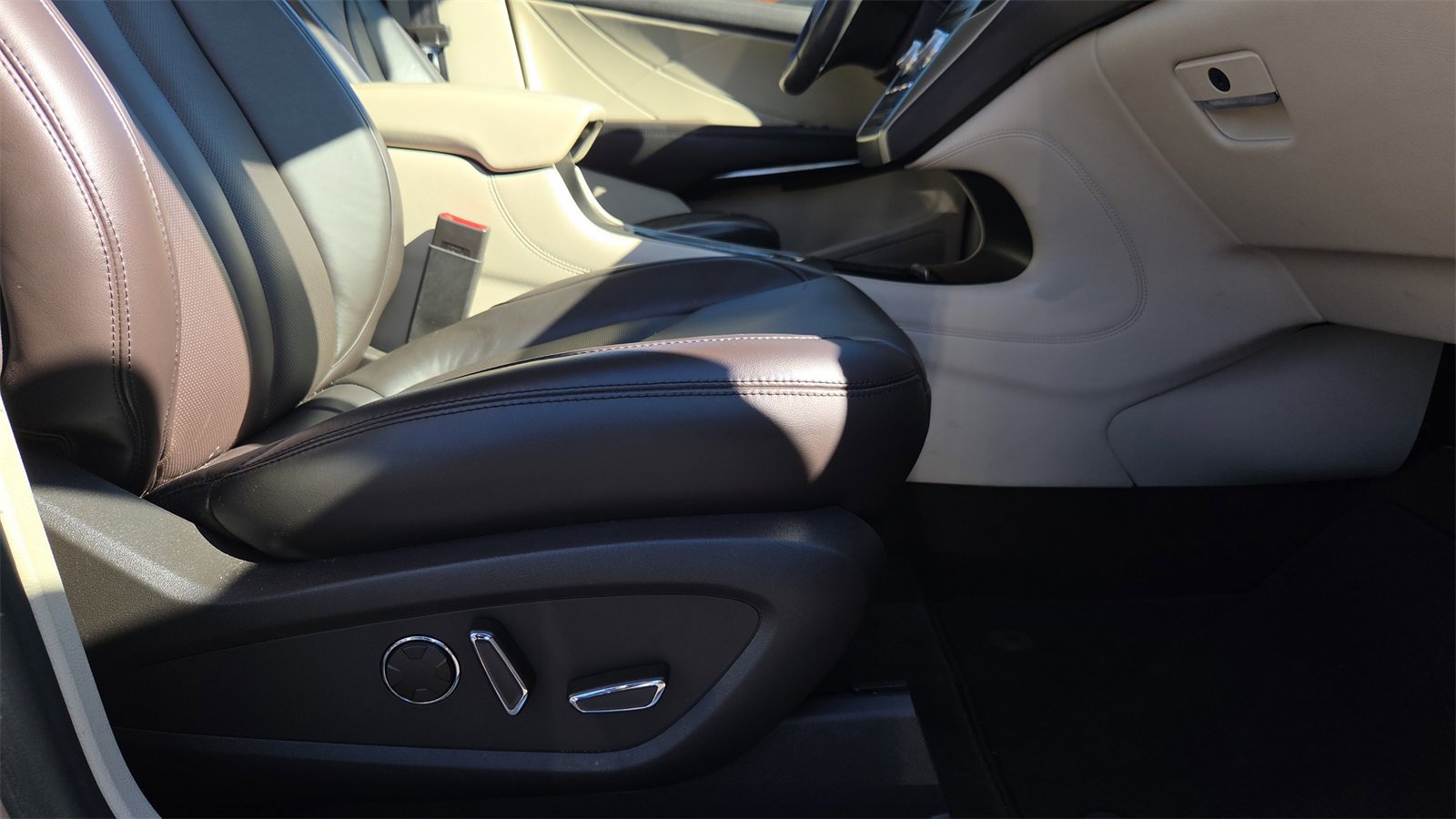 Used 2019 Lincoln MKC Select w/ Select Plus Package image 14