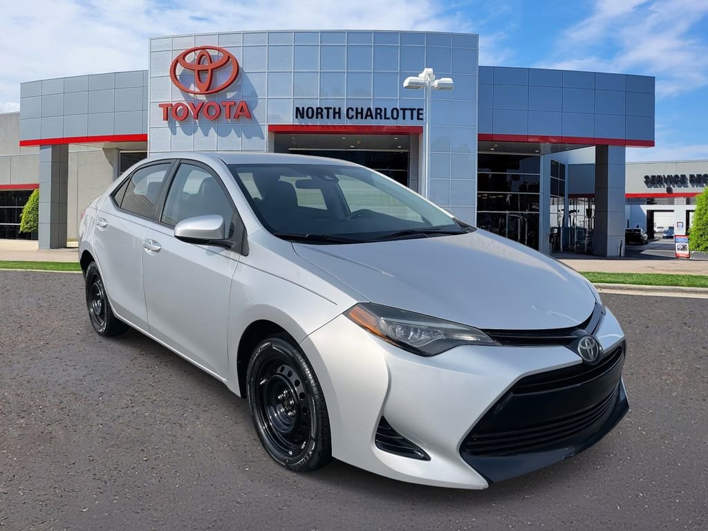 Used 2017 Toyota Corolla LE image 2
