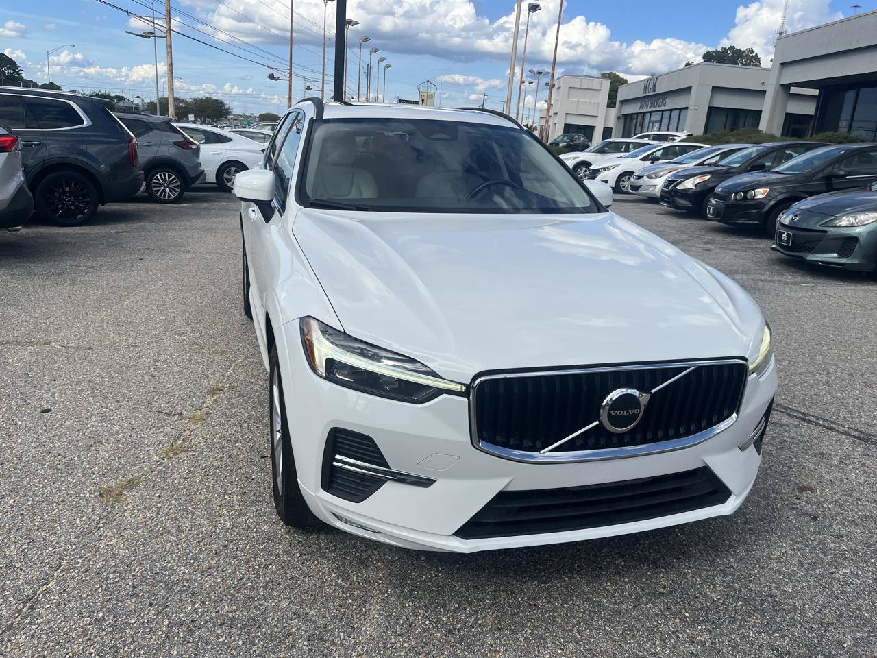 Used 2022 Volvo XC60 B5 Momentum AWD/4WD image 4