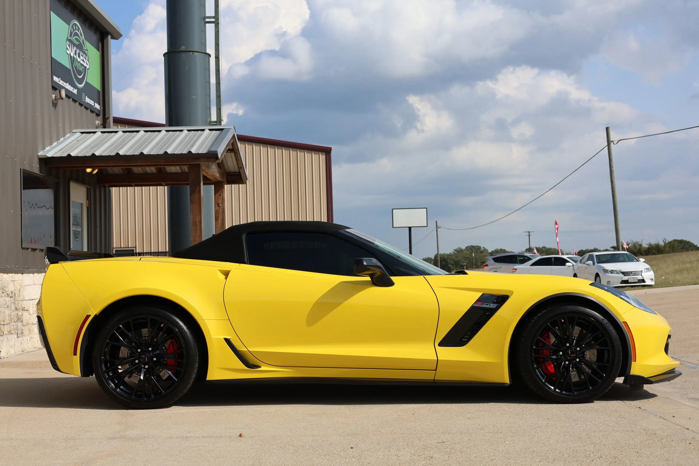 Used 2016 Chevrolet Corvette Z06 w/ 2LZ Preferred Equipment Group image 2
