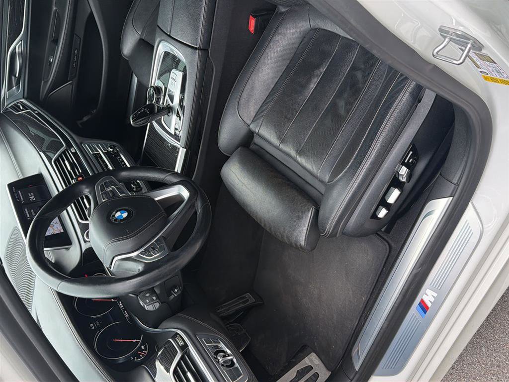 Used 2019 BMW 740i w/ Executive Package RWD image 6