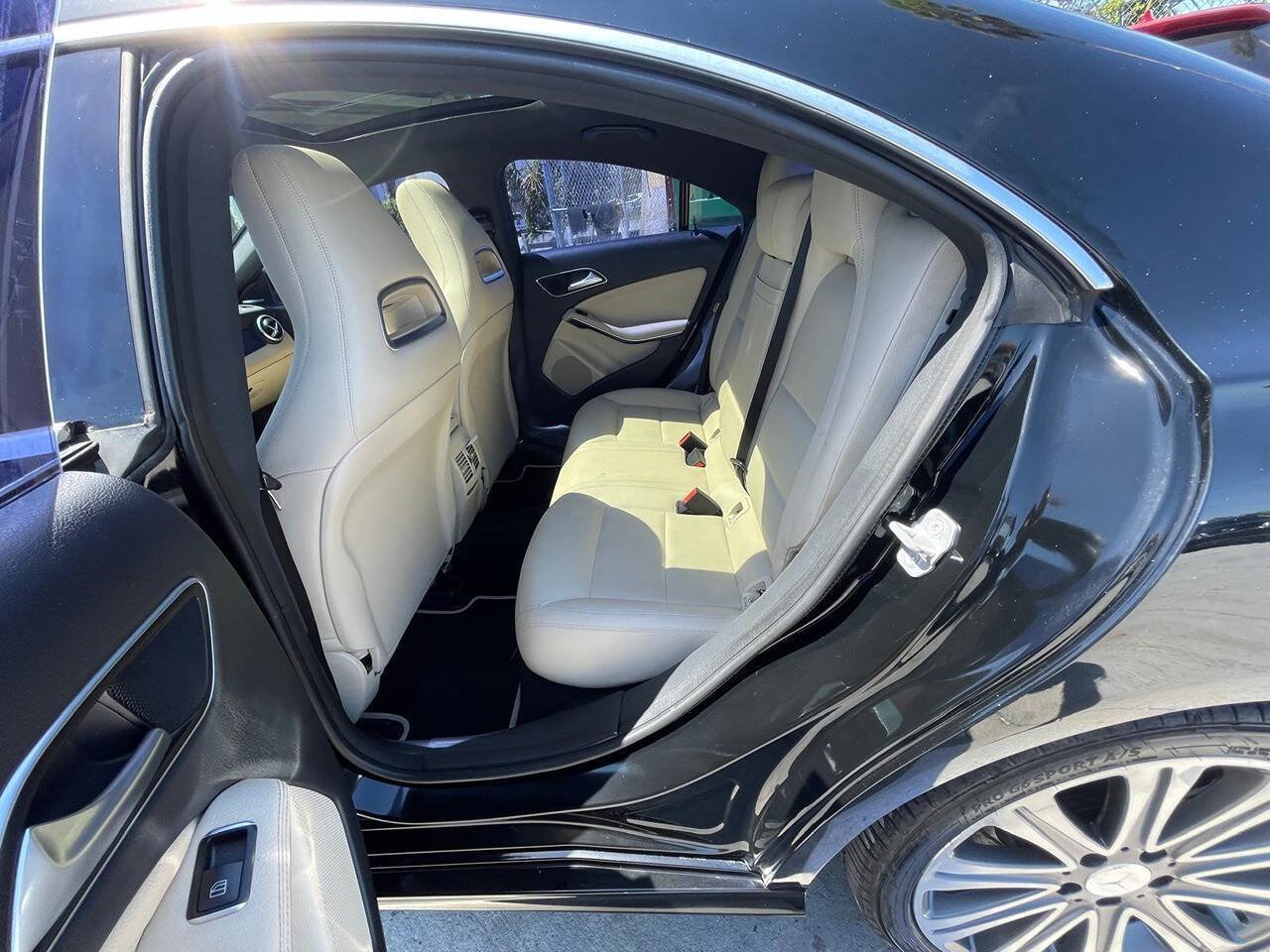 Used 2017 Mercedes-Benz CLA 250 image 11