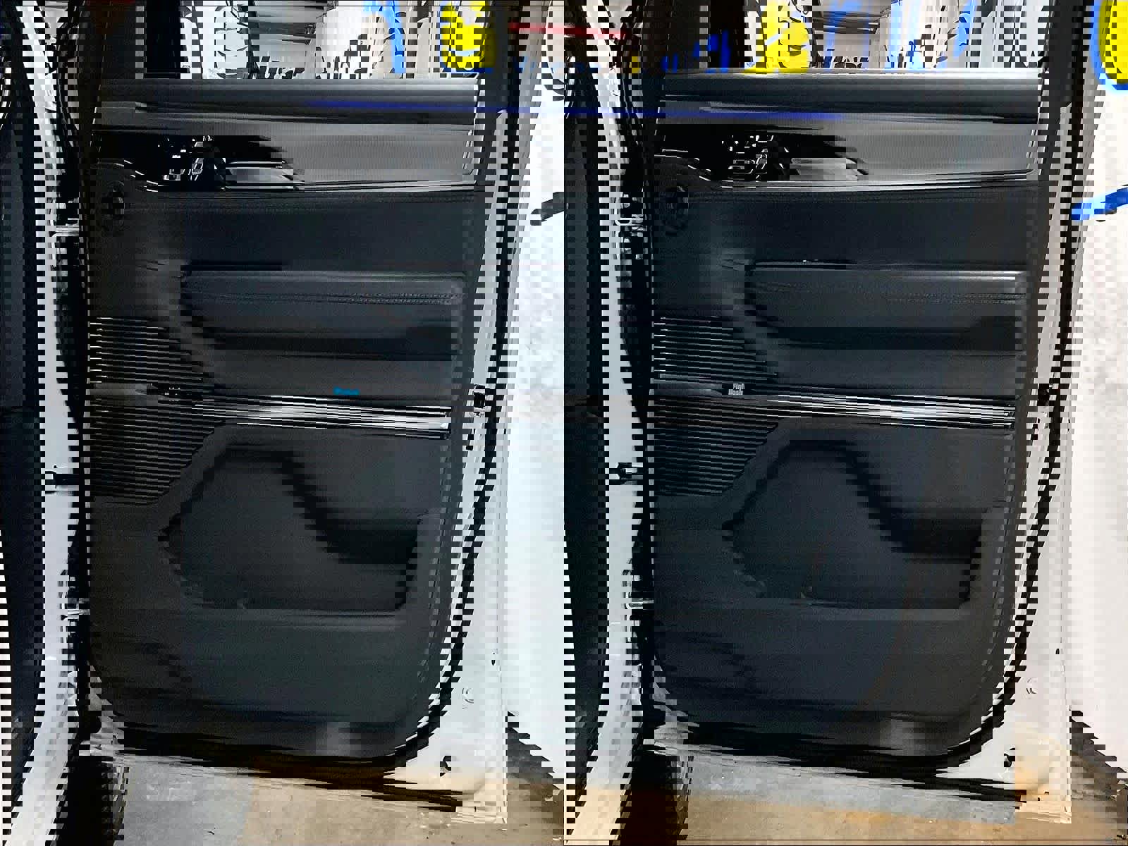 Used 2023 Jeep Grand Wagoneer L Series III w/ Rear Seat Video Group 1 image 12