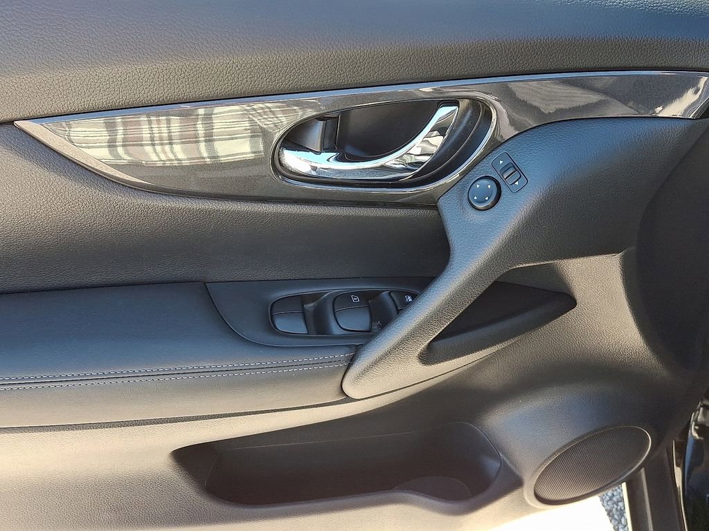 Used 2019 Nissan Rogue SV image 13