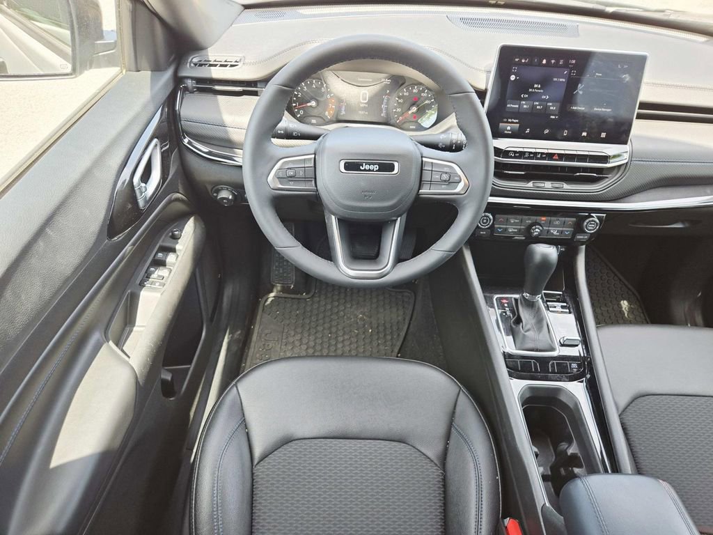Certified 2025 Jeep Compass Latitude w/ Convenience Group AWD/4WD image 10