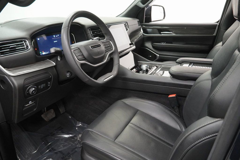 Certified 2022 Jeep Wagoneer Series III w/ Flexible Seating Group image 18