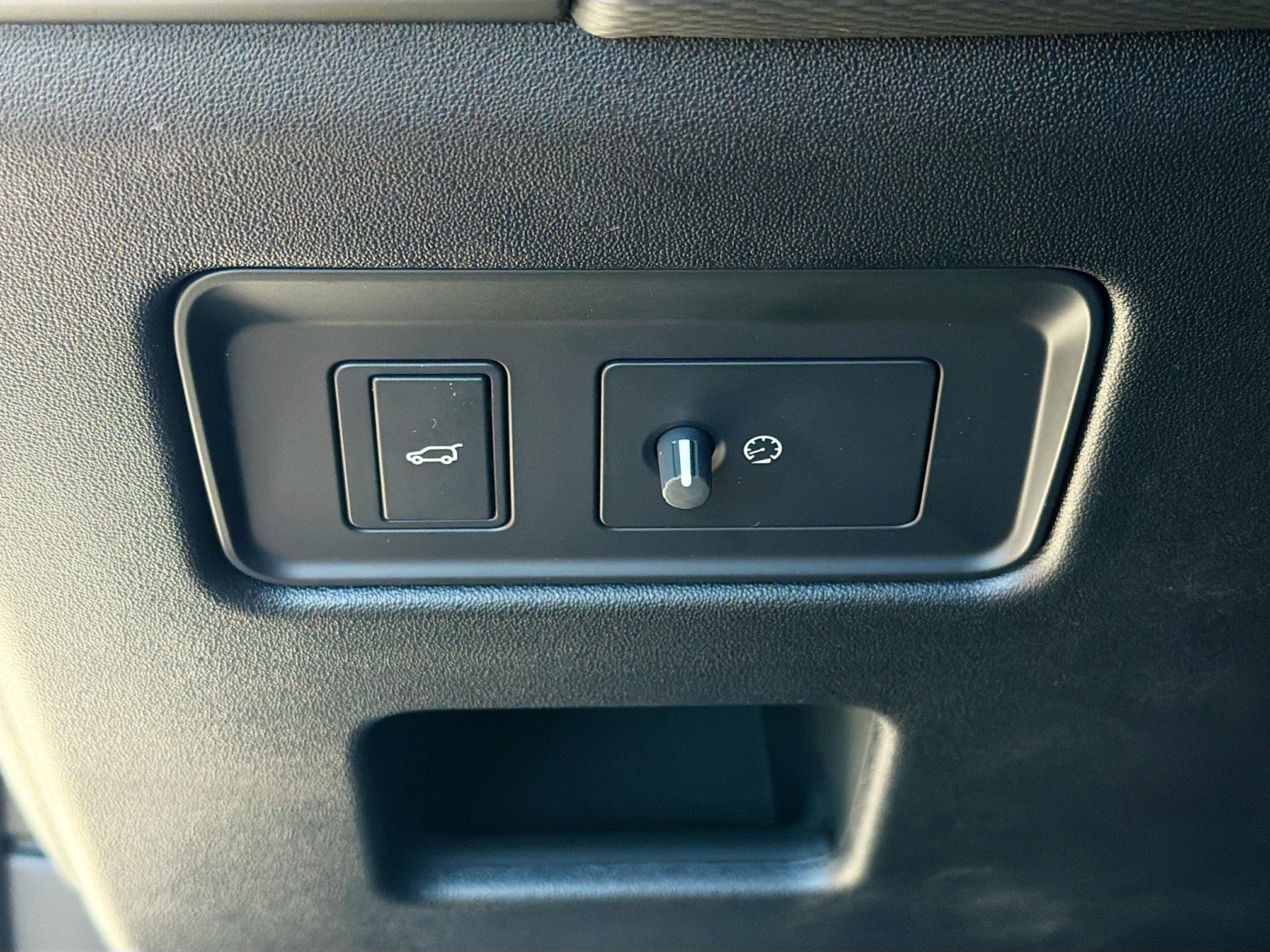 New 2026 Land Rover Discovery Dynamic SE image 35